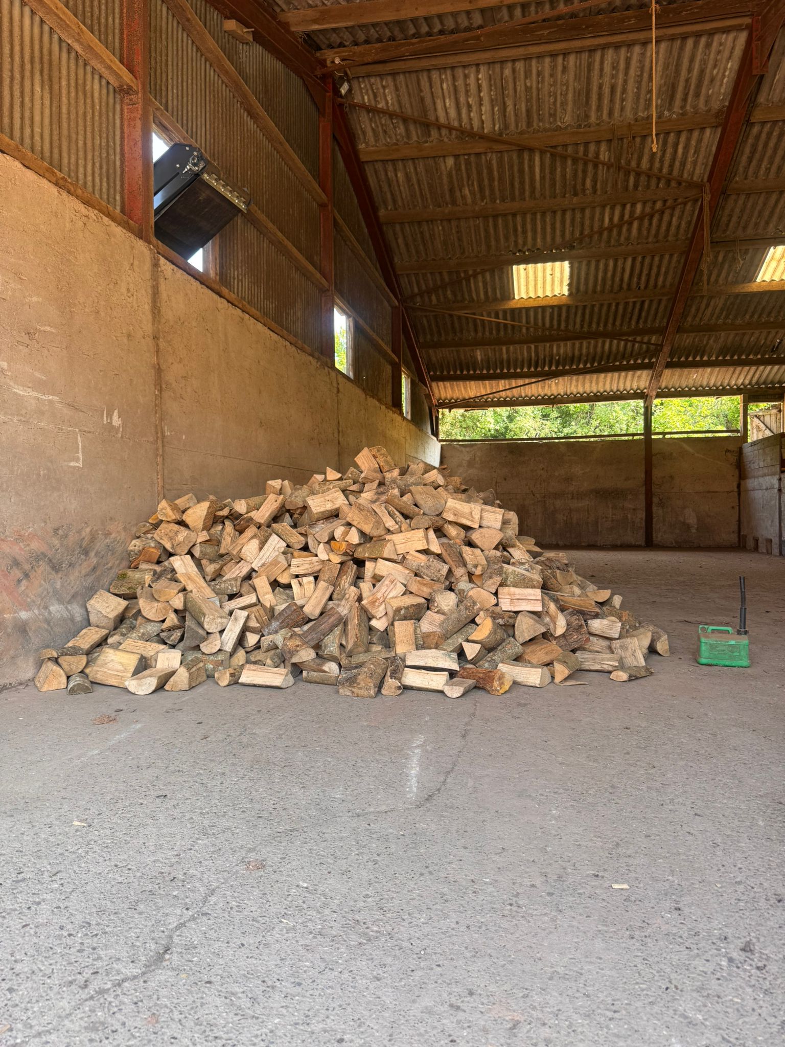 4 cubic metres of hardwood logs
